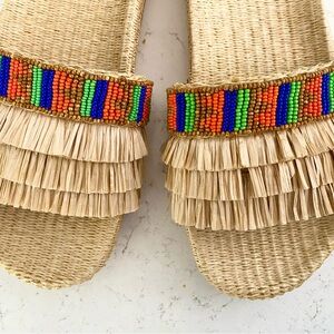NWOT Farm Rio Caramel Beaded Fringe Sandals Slides In Natural Raffia Size 10